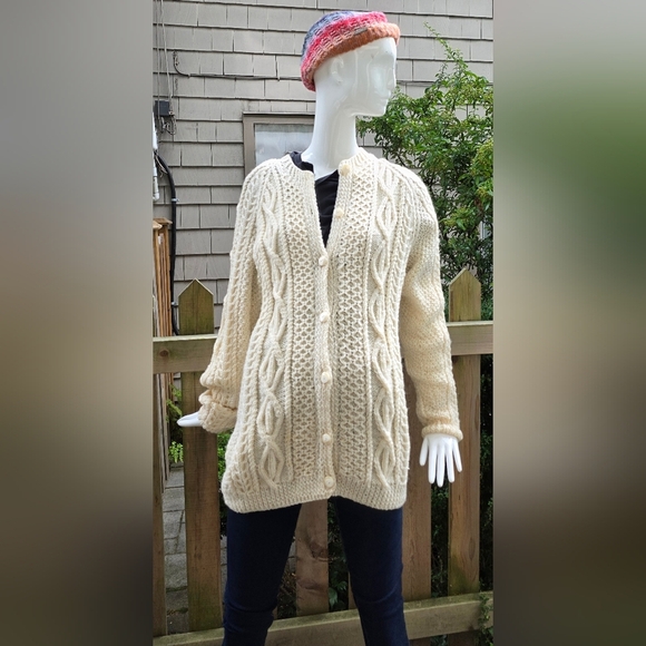 Cozy Cream Cable Knit Women's Sweater.  Med/lg - Picture 1 of 9